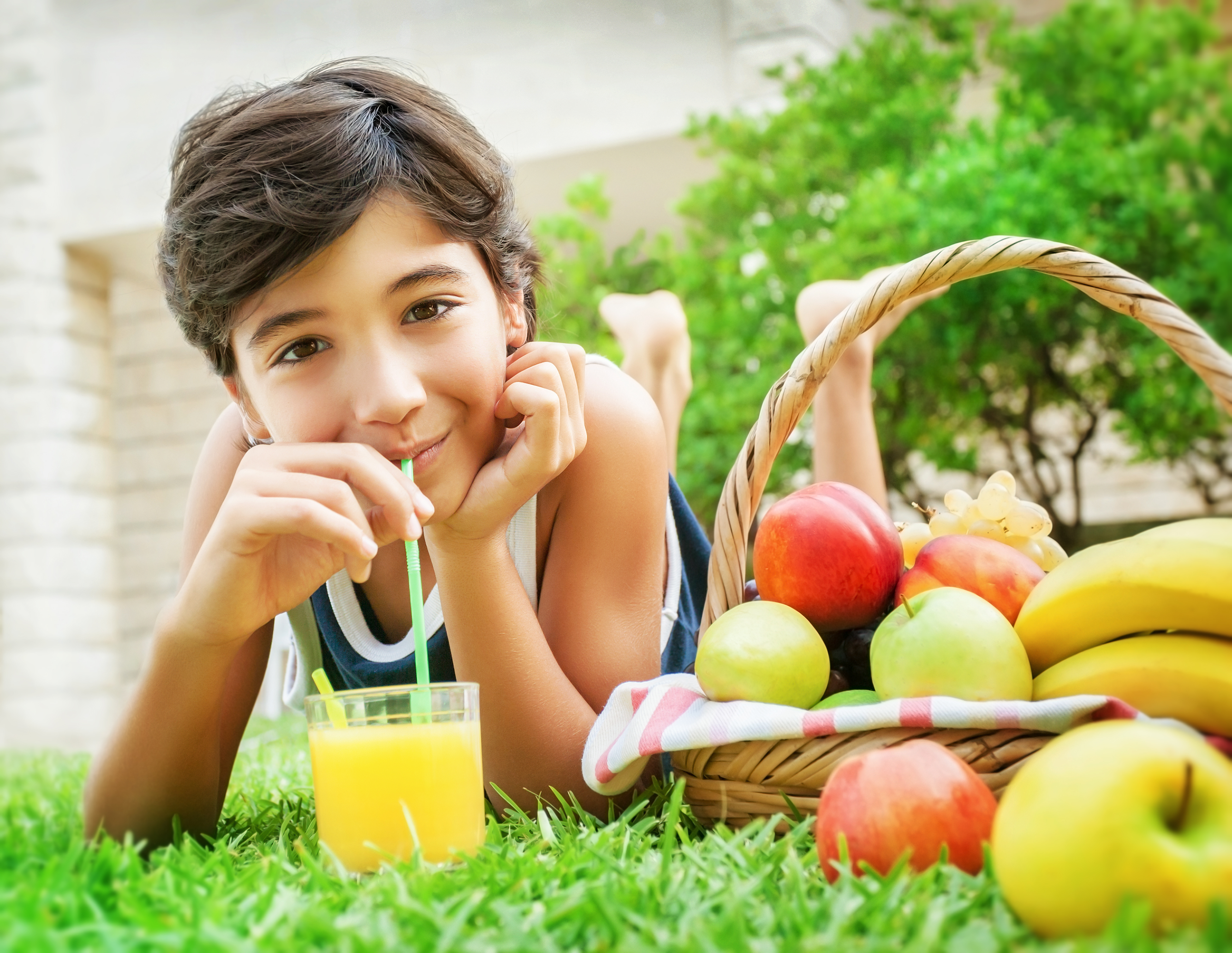 jugo de frutas niño