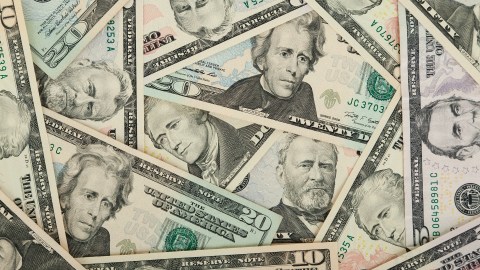 El primer pago se empezó a enviar 17 días después de aprobar la ley.
