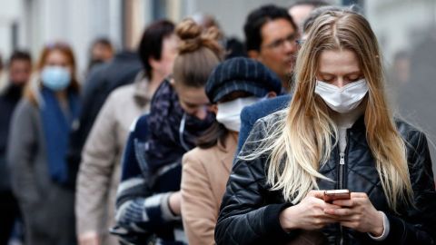 Los jóvenes asintomáticos podrían estar impulsando la infección sin saberlo.
