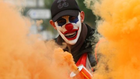 114029795_riot