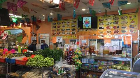 El Valle Oaxaqueño sigue las reglas del departamento de salud para continuar sirviendo a la comunidad. (Arturo Aguilar)