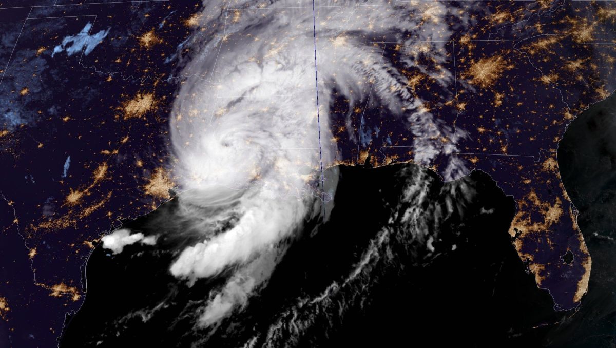 El huracán Laura ya tocó tierra en Louisiana.