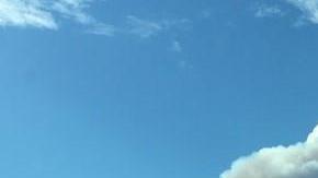 El llamado Ranch Fire se extendió rápidamente cerca de Azuza.