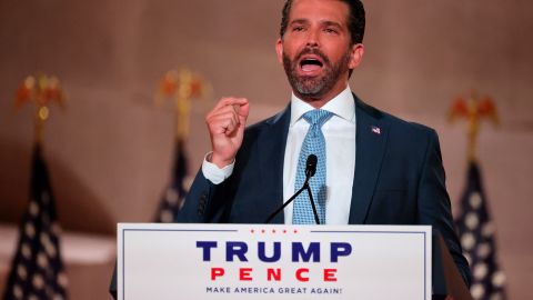 Trump Jr. aboga por seguir limitando la inmigración para "proteger a trabajadores estadounidenses".