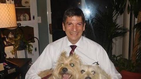 Carlos Bowshier, es un donador constante para negocios mexicanos.