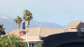 El auto modelo Dodge Charger que el hombre usaba para usurpar la identidad de las autoridades.