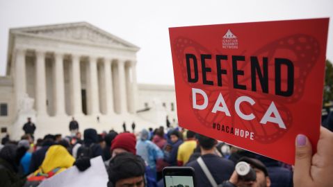 Más de 200,000 beneciarios de DACA laboran en trabajos esenciales.