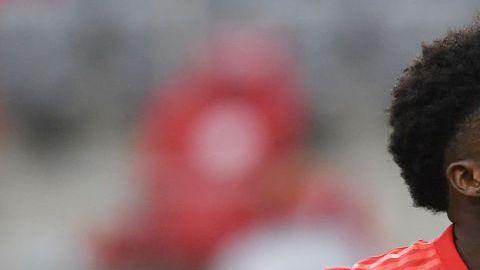 Alphonso Davies en un partido con Bayern Munich.