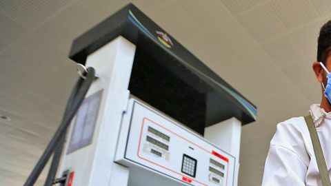 El rendimiento de gasolina es un factor importante cuando se considera comprar un auto.