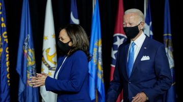 Los demócratas marcaron distancia social y usaron máscaras contra coronavirus.