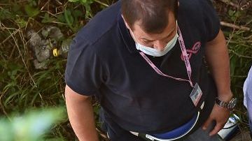 Remco Evenepoel siendo atendido tras su accidente