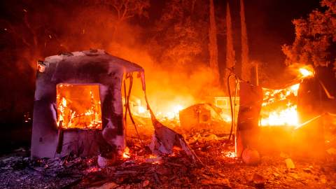 Una casa destruida por el incendio LNU Lightning Complex en Vacavillle, California.