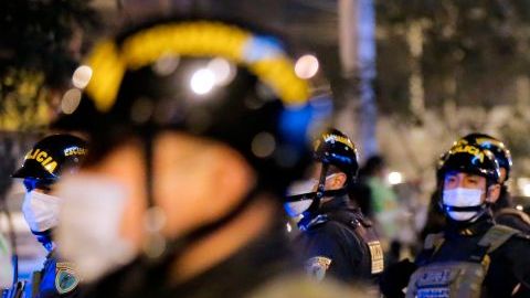 La policía negó haber lanzado gas lacrimógeno.