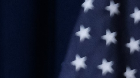 Harris criticó el manejo de la pandemia por Trump.