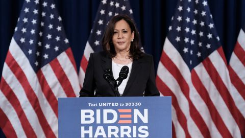 Harris criticó el manejo de la pandemia por Trump.