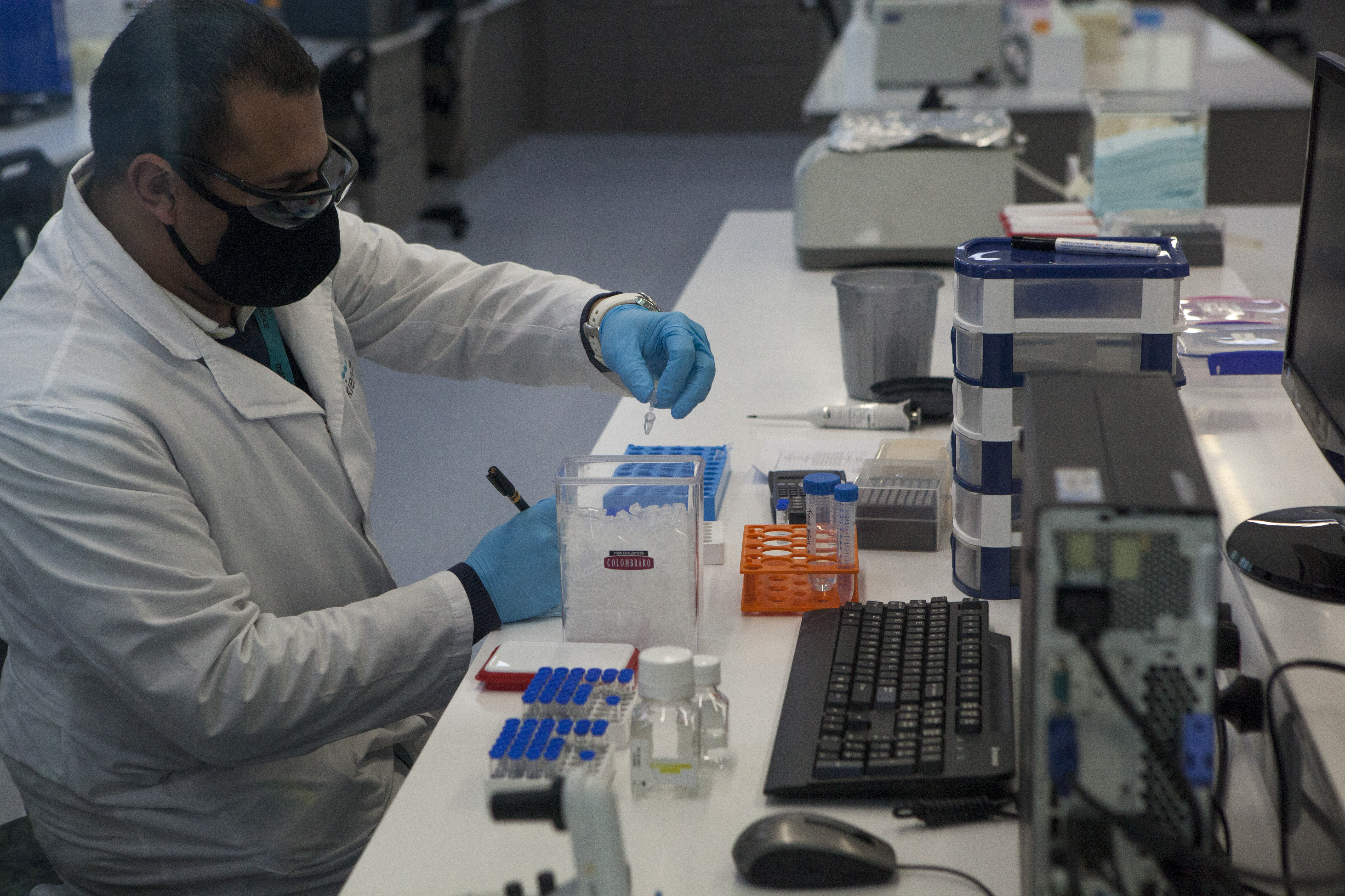 Los investigadores reclutados trabajarán en el proceso de testeo de una vacuna experimental.