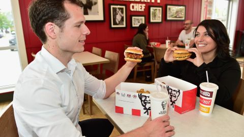 KFC suspende su lema más icónico “Está para chuparse los dedos”