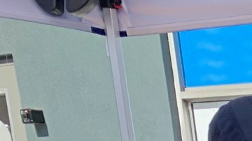 Blue Shield y LA Care están haciendo repartición de mochilas y comida. (Suministrada)