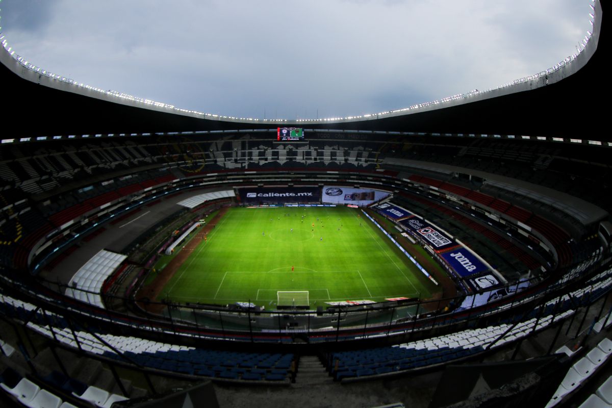 Y El Nuevo Alumbrado El Estadio Azteca Parece Un Cementerio La Opinion