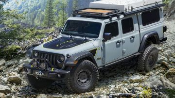 Jeep-Gladiator-Farout-Concept-130820-02