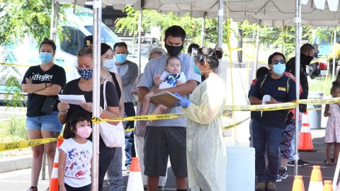 Ana Rodríguez llevó a sus tres hijos a la prueba del COVID-19. (Cortesía Aurelia Ventura/Condado de L.A.)