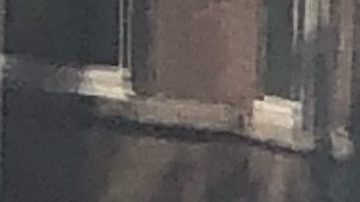 Melizabeth Santos muestra una de sus creaciones.