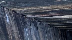 Fotografía cedida por el Departamento de Seguridad Nacional (DHS) estadounidense donde se muestra a una grúa excavando en el desierto cerca de la ciudad de Yuma, Arizona, donde este martes agentes especiales del Departamento de Investigaciones de Seguridad Nacional (HSI) descubrieron un túnel transfronterizo aún sin terminar. Agentes federales descubrieron lo que describen como quizá el túnel transfronterizo clandestino "más sofisticado en la historia de Estados Unidos", el cual contaba con sistemas de electricidad, agua y ventilación, así como apuntalamiento, en la frontera de Arizona con México