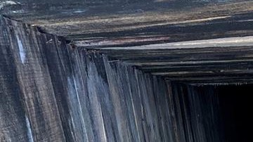 Fotografía cedida por el Departamento de Seguridad Nacional (DHS) estadounidense donde se muestra a una grúa excavando en el desierto cerca de la ciudad de Yuma, Arizona, donde este martes agentes especiales del Departamento de Investigaciones de Seguridad Nacional (HSI) descubrieron un túnel transfronterizo aún sin terminar. Agentes federales descubrieron lo que describen como quizá el túnel transfronterizo clandestino "más sofisticado en la historia de Estados Unidos", el cual contaba con sistemas de electricidad, agua y ventilación, así como apuntalamiento, en la frontera de Arizona con México