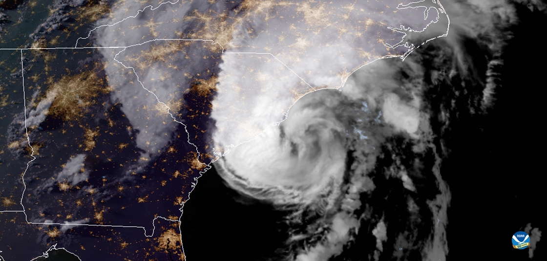 El huracán Isaías causó muertes y destrozos en la costa este de EE.UU.