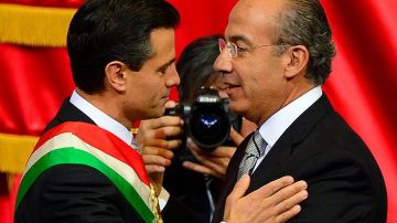Enrique Peña Nieto y Felipe Calderón, expresidentes de México.