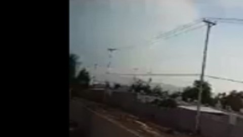 VIDEO: Matan a mujer y los sorprenden quemando el cuerpo