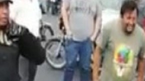 VIDEO: Queman vivo a supuesto ladrón