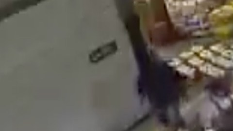 VIDEO: Captan momento exacto en que sicario mata a hombre en mercado