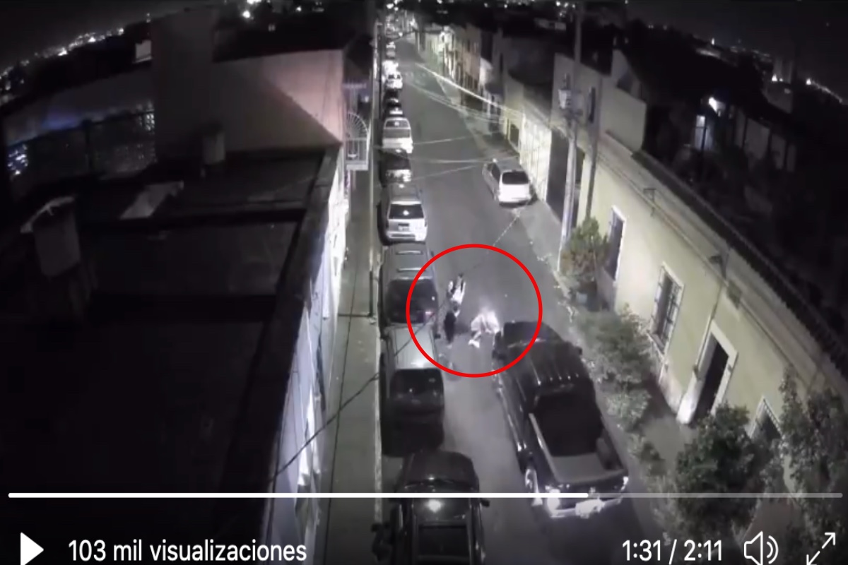 VIDEO: Supuestos policías ejecutan a 2; en su huida aplastan la cabeza de uno con camioneta