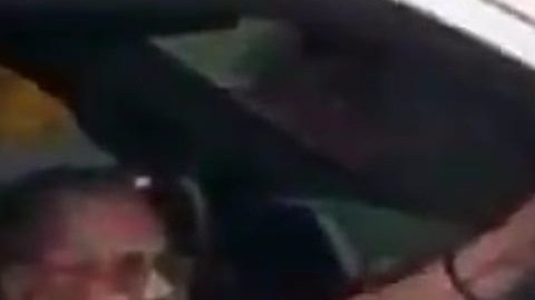 El polémico saludo de AMLO.
