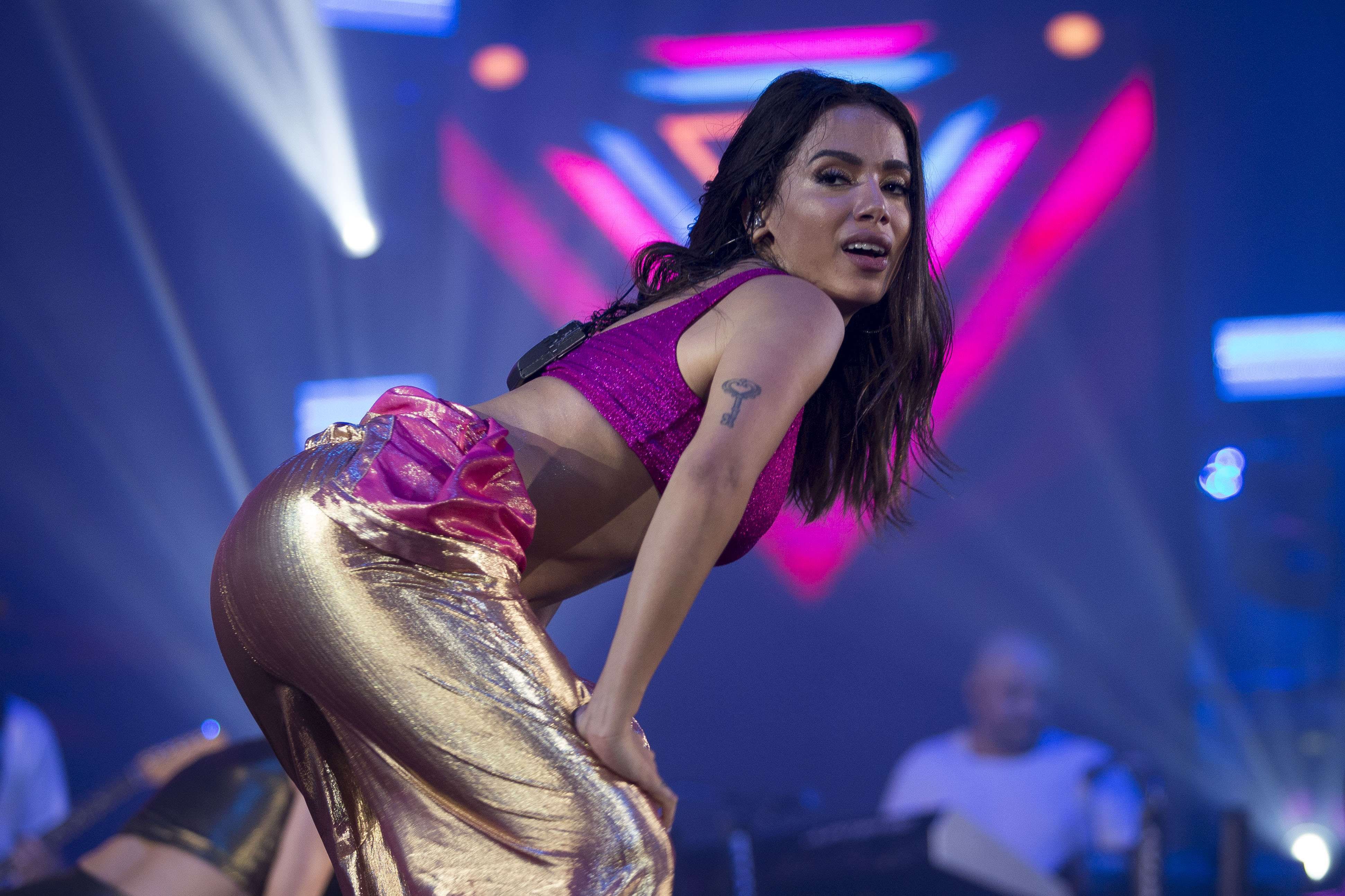 Anitta presume su retaguardia usando una tanga basada en el uniforme de los  Cincinnati Bengals - La Opinión