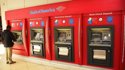 Cajeros automáticos de Bank of America fueron algunos de más afectados por la banda.