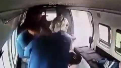 Golpean a ladrón en transporte público en México.