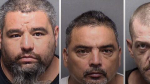 Los sospechosos arrestados.