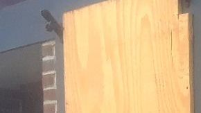 Bar cerrado con irónico mensaje, en 34th St, Manhattan