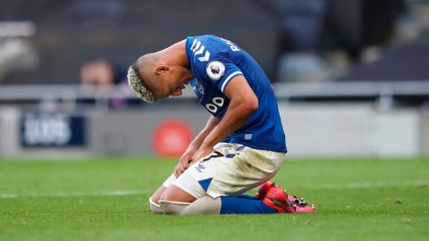 Richarlison se lamentó después del error monumental.