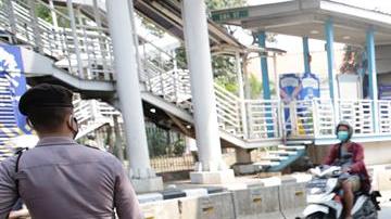 Castigo en Indonesia por no portar mascarilla