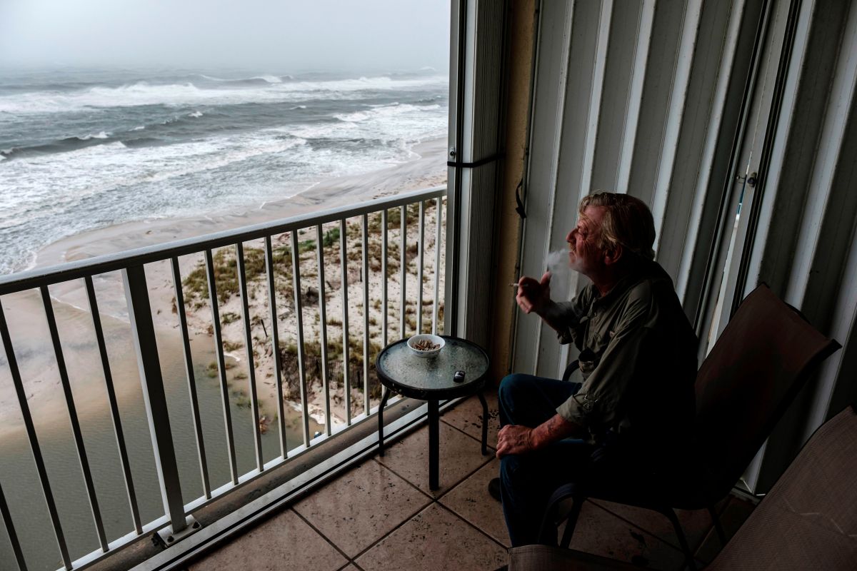 Randy McCormack desde su balcón en un condominio de Alabama horas antes de que el huracán Sally tocara tierra en ese estado. 