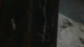 El psicólogo Christian Romero frente a la van de la terapia individual. / foto: Manuel Ocaño.