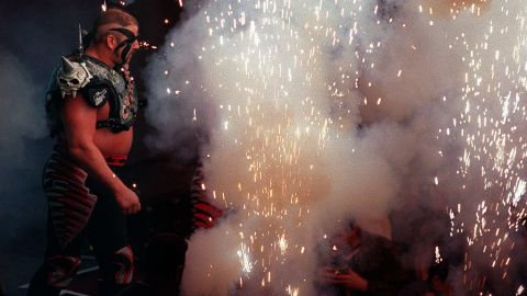 Road Warrior Animal en una pelea en el 2000.