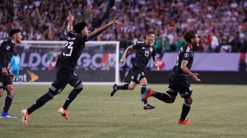 Parte de la selección mexicana celebrando un gol.