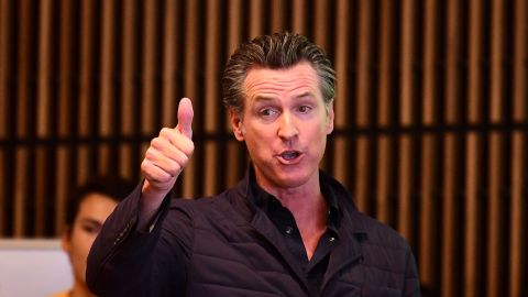 El gobernador Gavin Newsom no sigue sus propias reglas. (Getty Images)