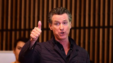 El gobernador Gavin Newsom no sigue sus propias reglas. (Getty Images)