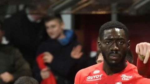 Irvin Cardona festejando un gol con el Stade Brestois.