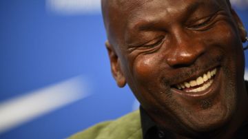 Michael Jordan feliz.